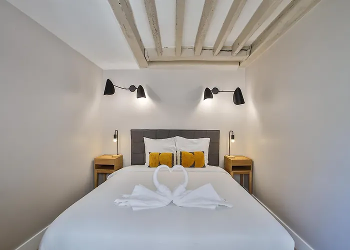 Apartment Heart Of Marais A Large 1-bedroom *